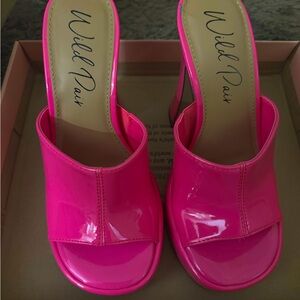New Women’s Wild Pair Barbie Pink Slip On Chunky Patent Leather Sandals Size 5
